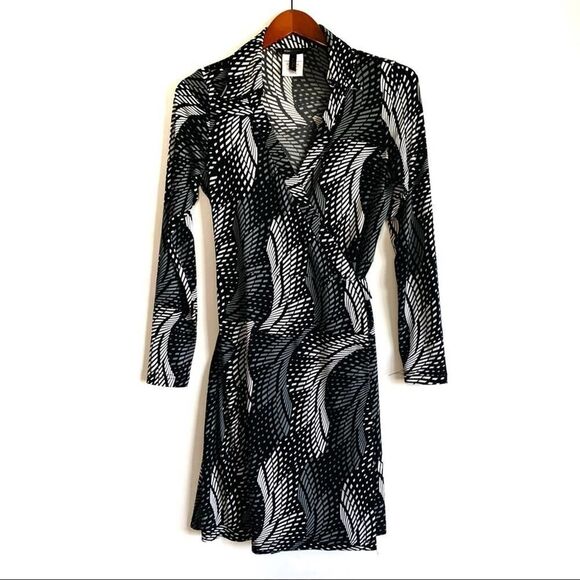 BCBGMaxazria Wrap Black White Grey Long Sleeve Casual Dress - Picture 1 of 4